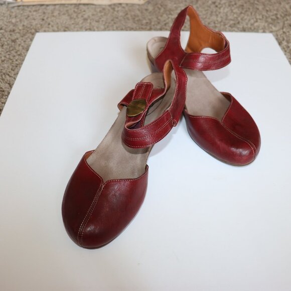 Women's Taos Wedged Sandal Dark Red Maroon Leather Size 40 (9-9.5) - Picture 2 of 4